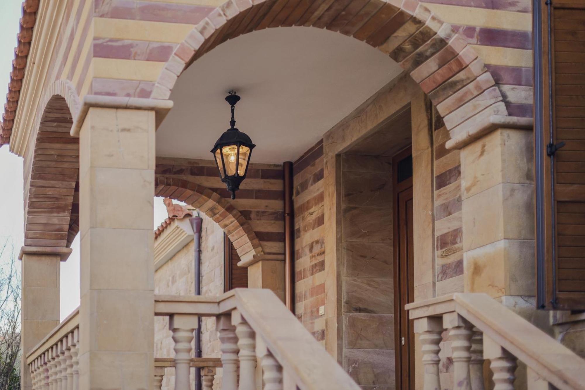 Archontiko Frideriki Luxury Apartments キオス エクステリア 写真
